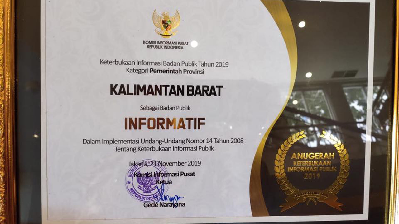 Pemprov Kalbar Mendapatkan Penghargaan Sebagai Badan Publik Yang Informatif Dari Komisi Informasi Pusat